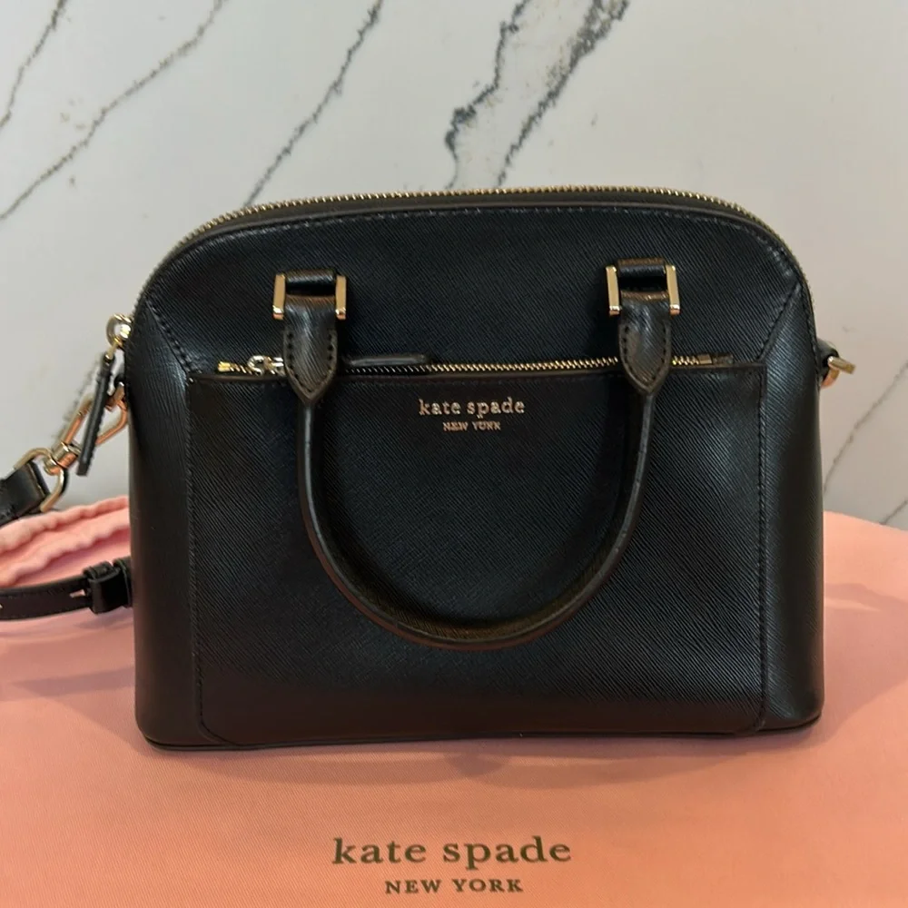Set of 2 Kate spade purses. Medium size is 10” x 8”. 3 pockets.Small is  7”x 5” - Picture 7 of 10